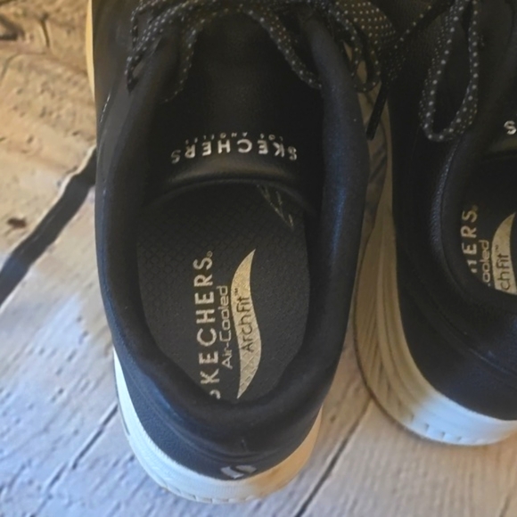 Skechers Air Cooled Arch Fit, Sz 9.5 Sneaker - Picture 5 of 8